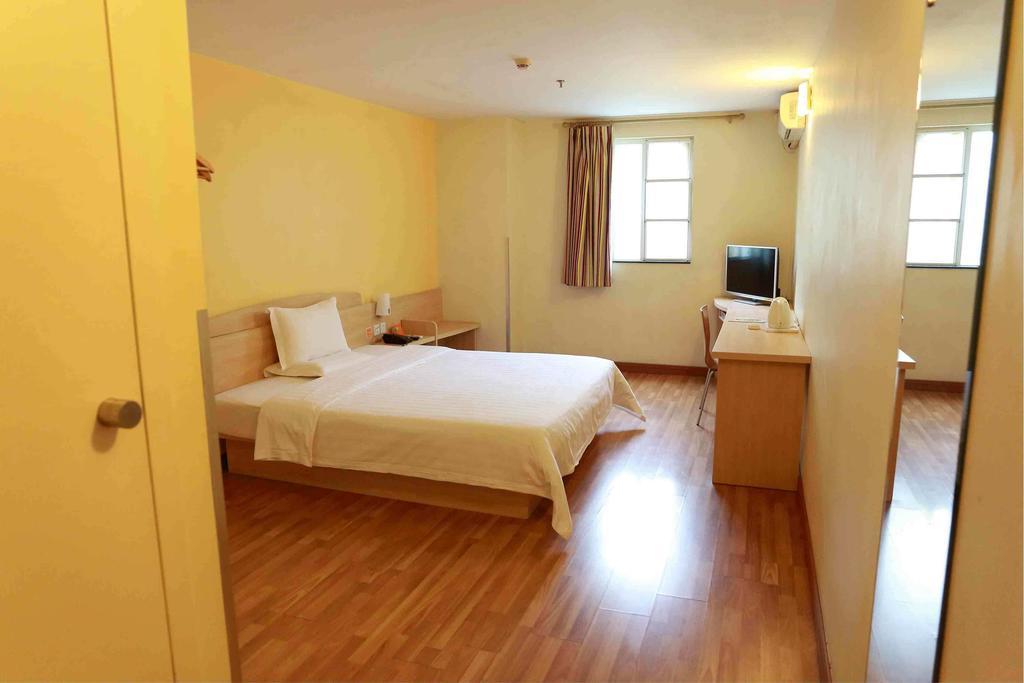 7 Days Inn Shenzhen Railway Station Room photo
