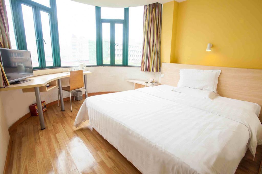 7 Days Inn Shenzhen Railway Station Room photo